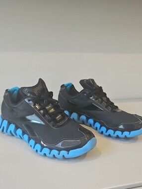 Reebok Zigtech Black Seakers with Bright Blue Soles - Mens 10.5
